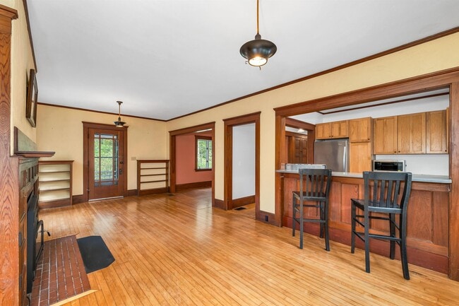 Building Photo - 44 Neighbors Row