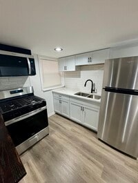 Building Photo - 5510 N Spaulding Ave