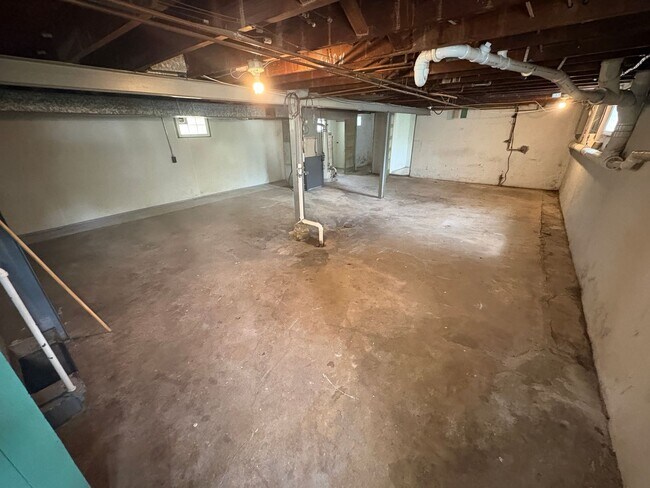 Building Photo - Charming & Updated 3BR Home with Huge Yard & Storage