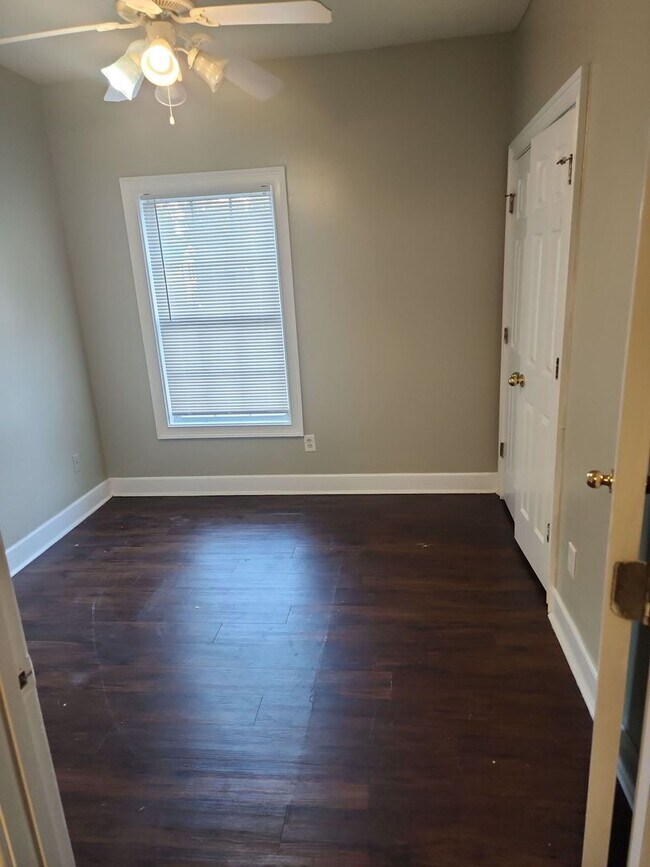 Building Photo - Prime North Columbus Location – 3 Bedrooms, 2 Baths - COMING SOON!