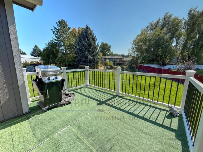 Building Photo - Sprawling Mead Home