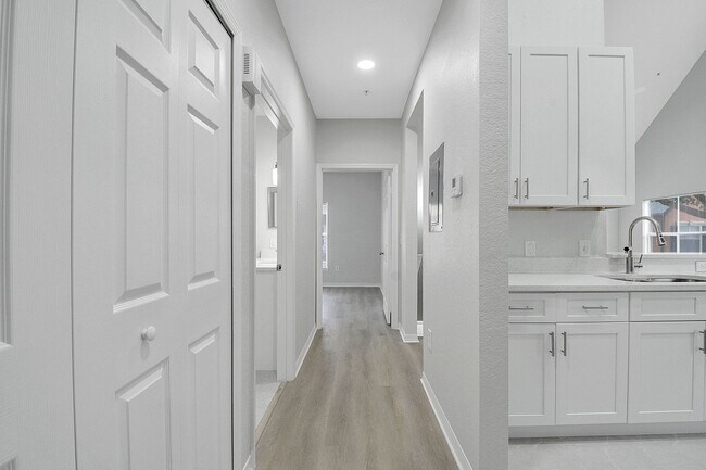 Building Photo - Fully Remodeled 2/2 with Loft in MetroWest...