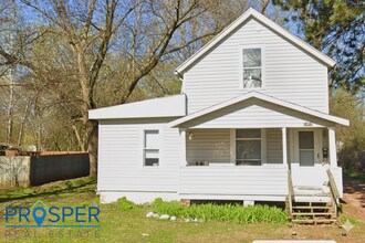 Building Photo - EM1410