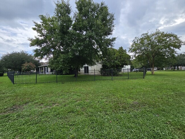Building Photo - 405 Brooklet Cir