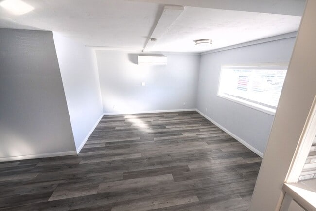 Building Photo - Ready for showing on 6-25-25    3BR/1BA - ...