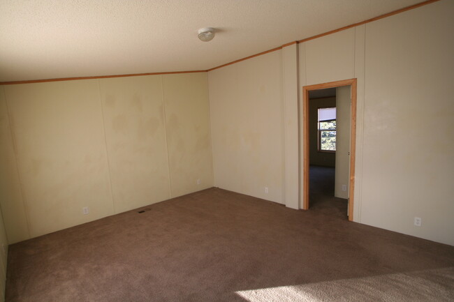 Building Photo - 3 bedroom 2 bathroom manufactured home