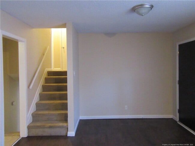 Building Photo - 2602 Dinsmore Dr