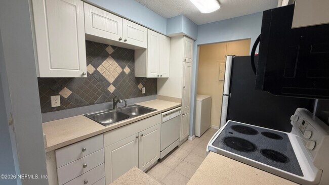 Building Photo - 10200 Belle Rive Blvd