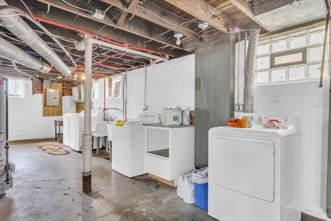 Building Photo - 10617 Bernard Ave