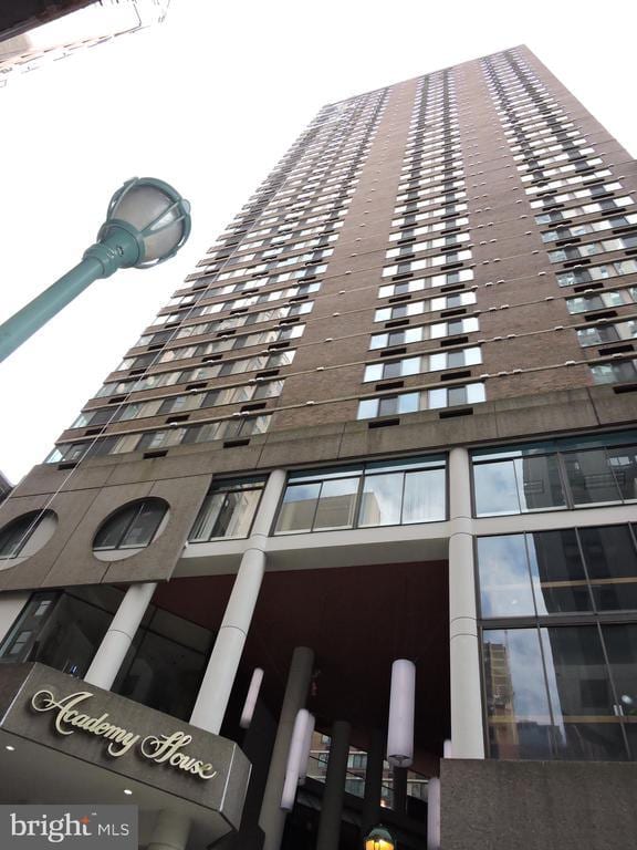 Building Photo - 1420 Locust St
