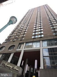 Building Photo - 1420 Locust St