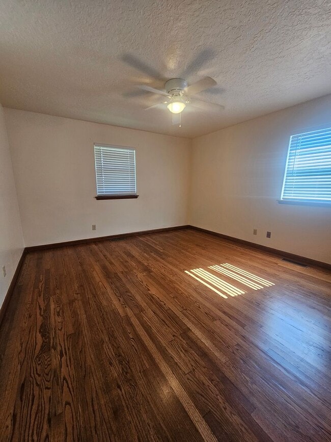 Building Photo - (3) Bed/(2) Bath with Storm Shelter and Mowing Included! Avail NOW!