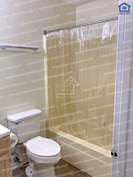 Building Photo - 430 Oriole Dr