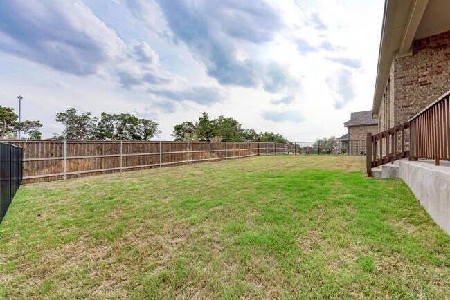 Building Photo - 1104 Almeria Bend