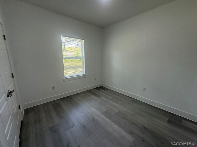 Building Photo - 2810 W Huron Ln