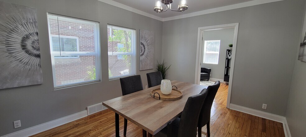 Dng Rm 2 - Fully Furnished - 708 Vermont St