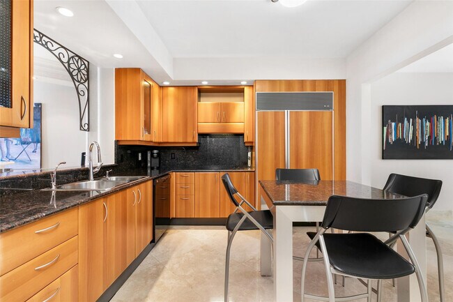 Building Photo - 2110 N Ocean Blvd