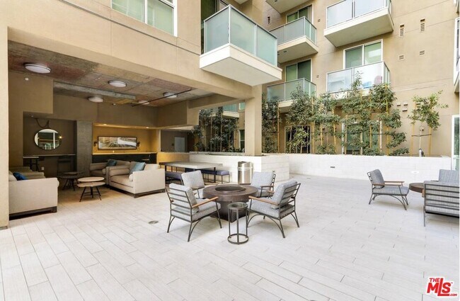 Building Photo - 1249 S Grand Ave