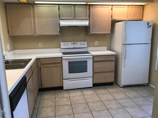 Building Photo - Don’t miss this beautiful 3-bedroom, 2-bat...