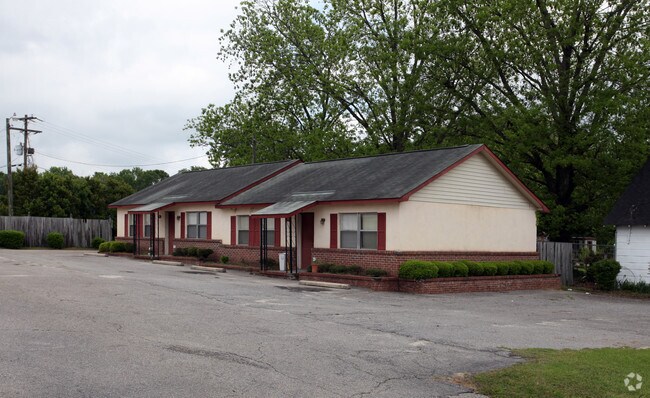 Primary Photo - Chestnut Knoll Apartments