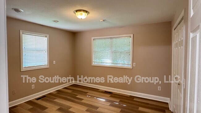 Building Photo - 2520 Sullins Rd