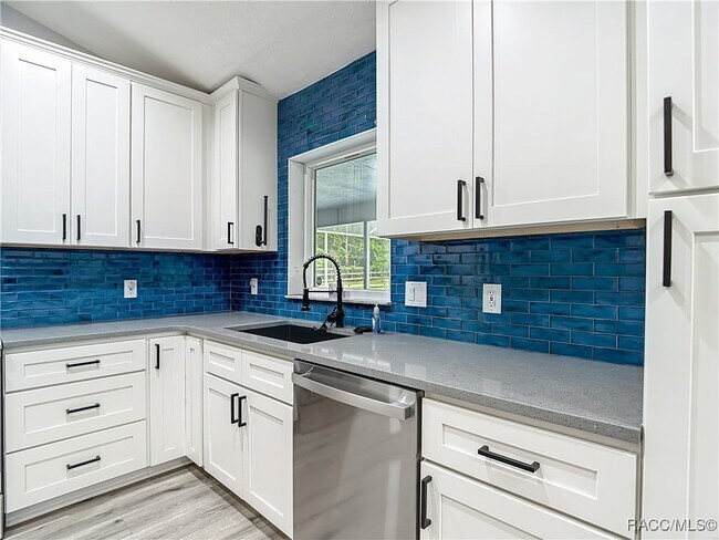 Building Photo - 884 W Massachusetts St