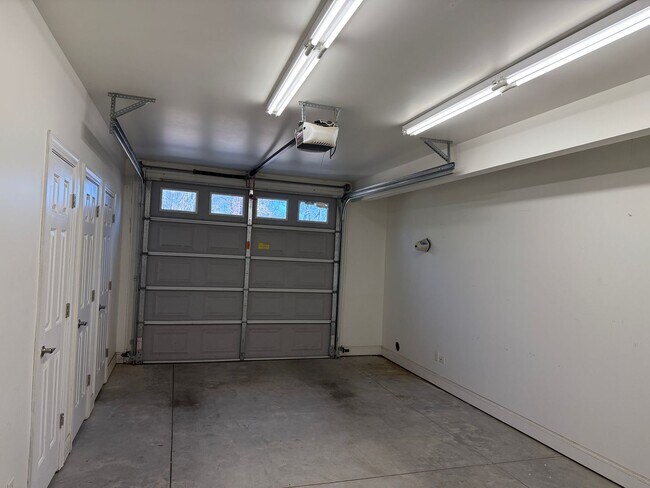 Building Photo - Lexington