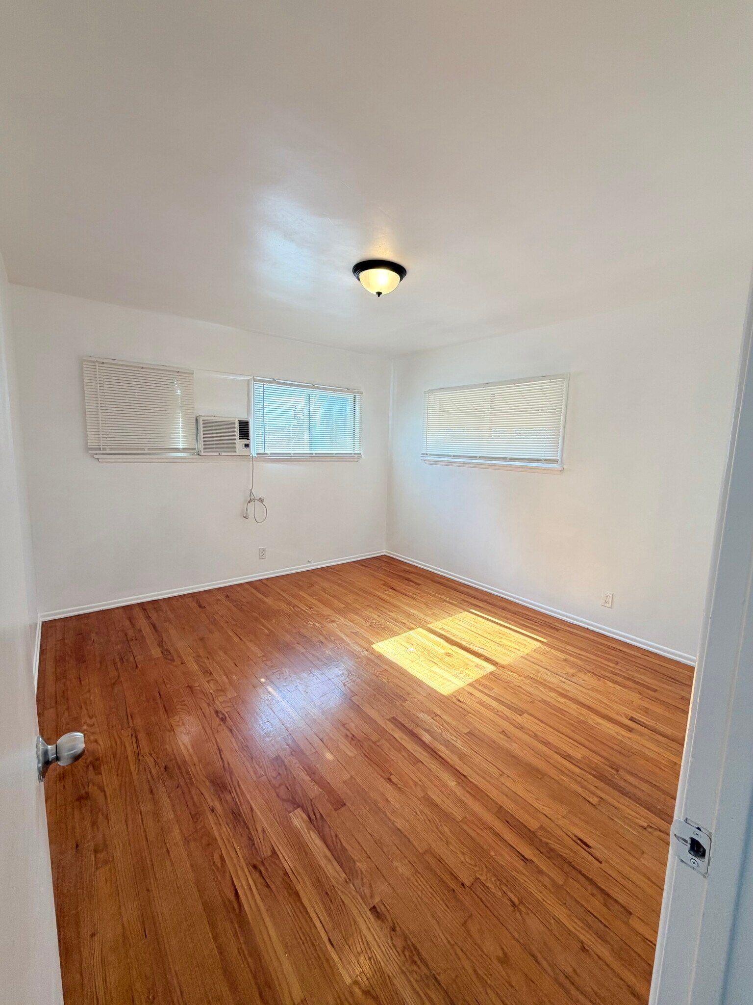 Building Photo - 7110 1/2 Haskell Ave