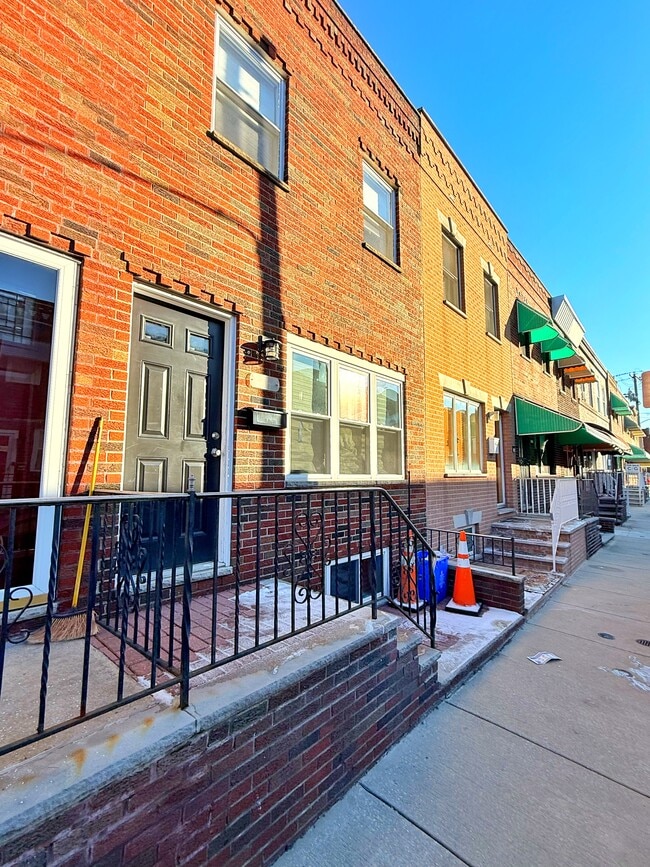 Building Photo - 2535 S Sartain St