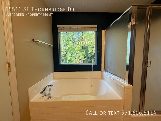 Building Photo - 15511 SE Thornbridge Dr