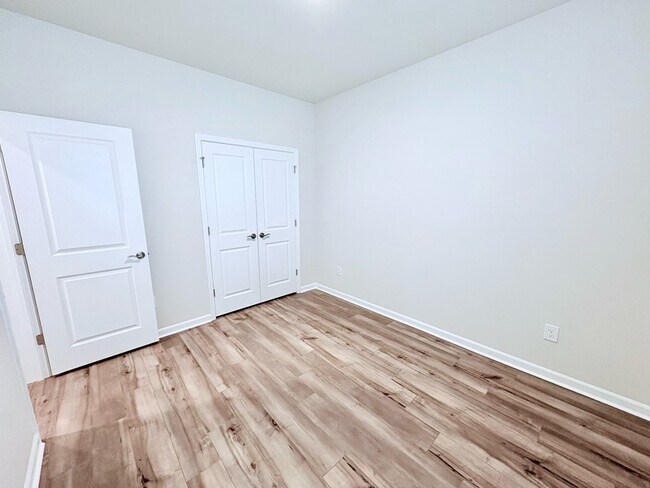Building Photo - 137 Somerset Ln