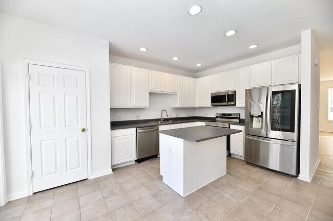 Building Photo - 11888 Esty Way