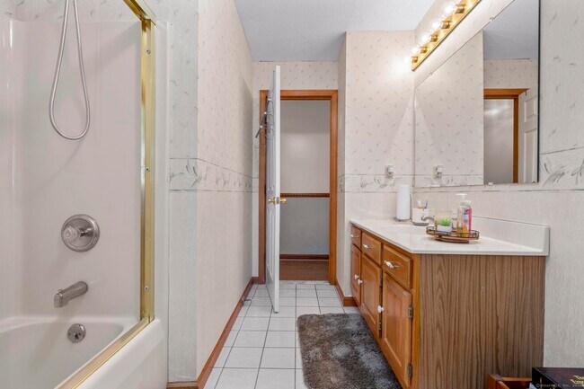 Building Photo - 33 Big Spruce Ln