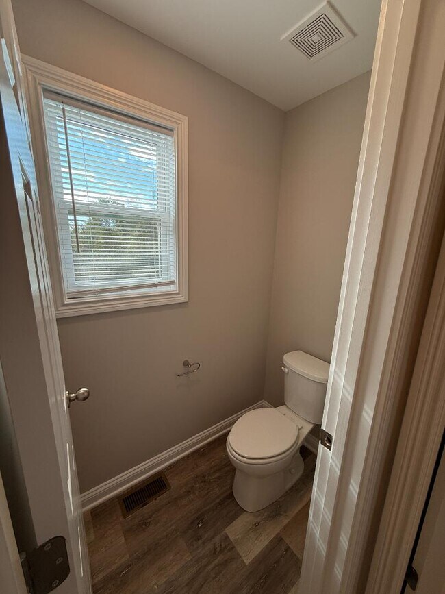 Building Photo - 121 Cammy Ct