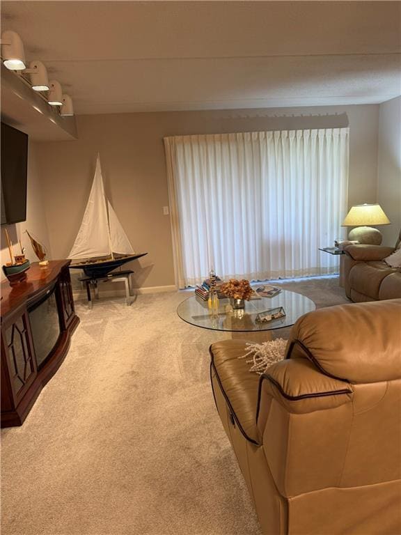 Building Photo - 650 E Greenwich Ave