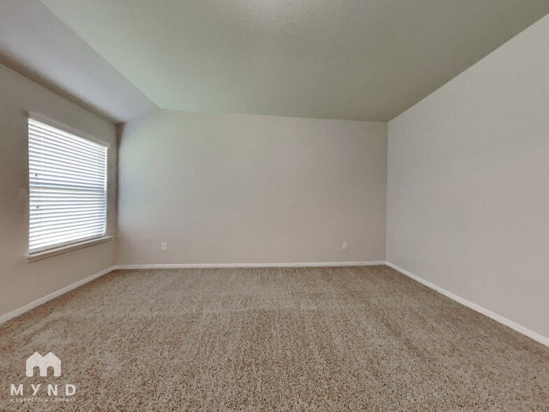 Building Photo - 8111 Carillon Way