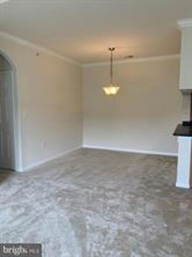 Building Photo - LOVELY TOP LEVEL CONDO IN GERMANTOWN
