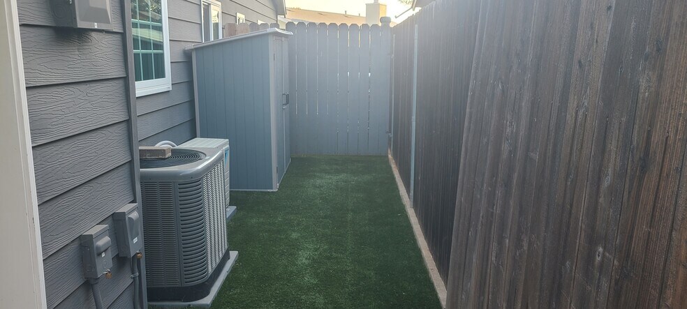 Yard Space - 909 Begonia St