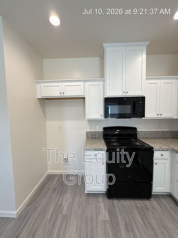 Building Photo - 733 S Pinkham St