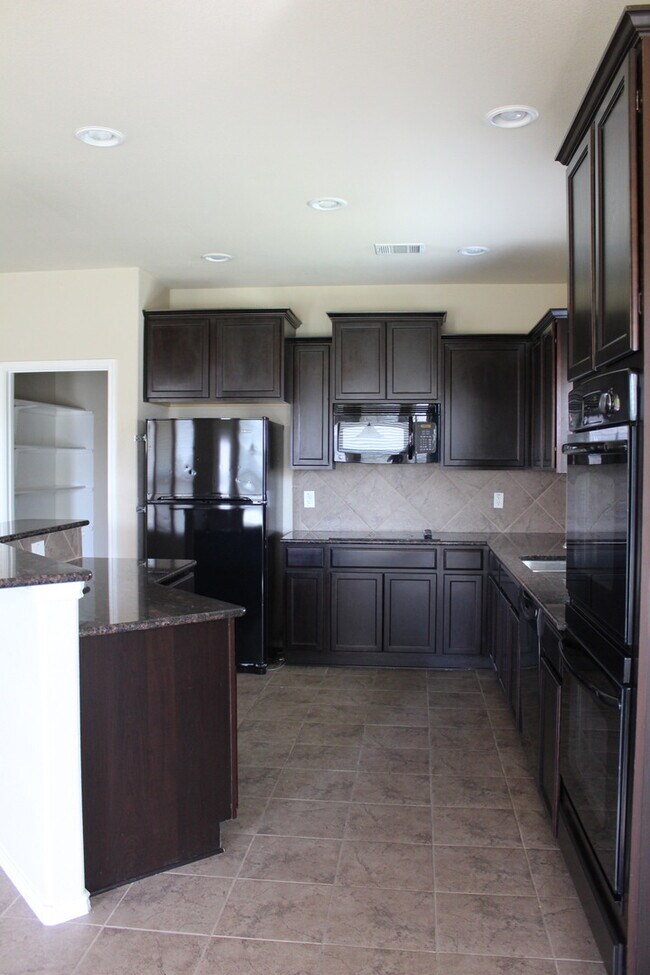 Building Photo - Over 3000 square feet with 3 car garage!