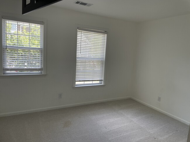Building Photo - 1337 Wimbledon Way