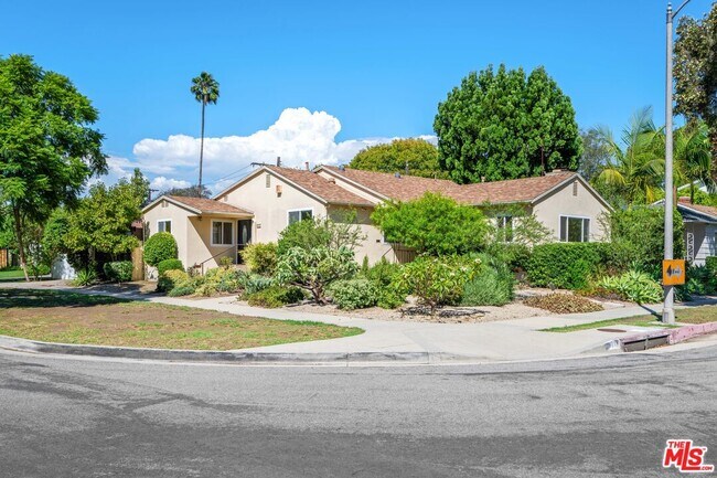 Building Photo - 9717 Cisco St