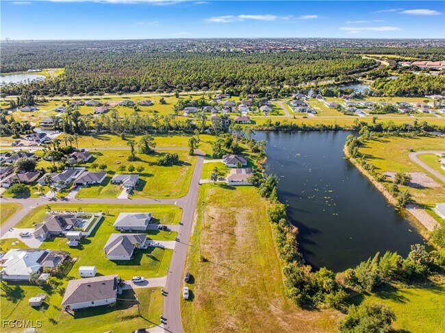 Building Photo - 3340 NE 19th Ave