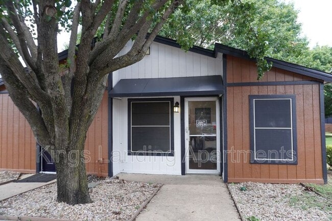Building Photo - 304 C Kings Way Dr