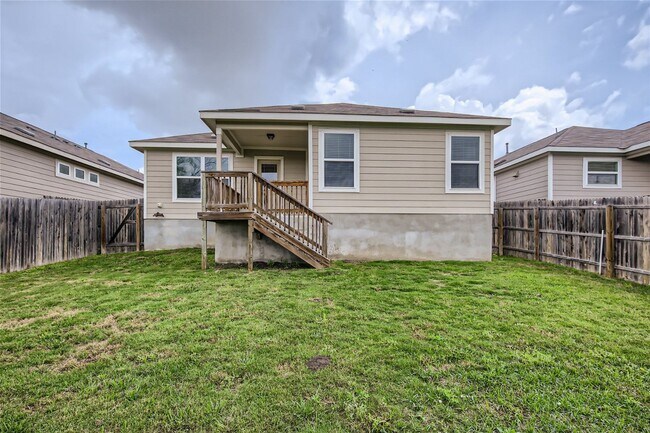 Building Photo - Stunning home available NOW !! Less than 8 miles Randolph Brook AFB