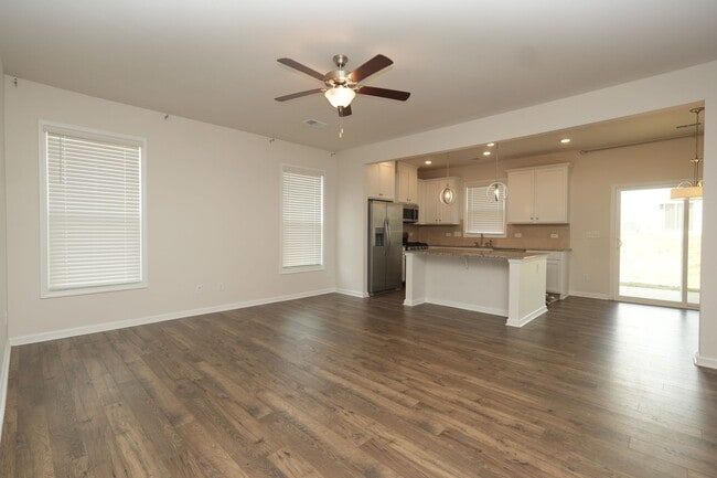 Building Photo - 3BR/2.5BA SFR with 1-car garage near Publix. Pets Allowed