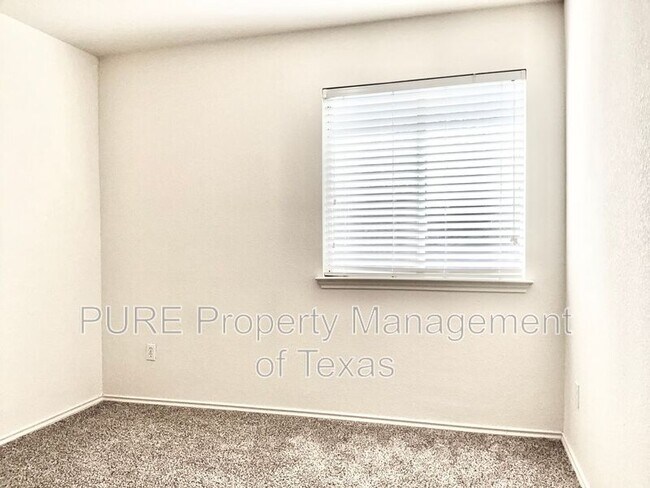 Building Photo - 708 Jane Austen Trail