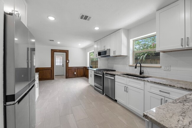 Building Photo - 8011 Liberty Elm Ct