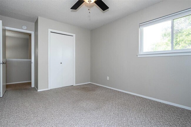 Building Photo - 3611 Gable Dr