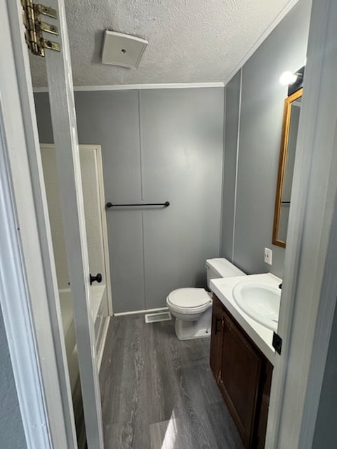 Building Photo - 122 Oak St